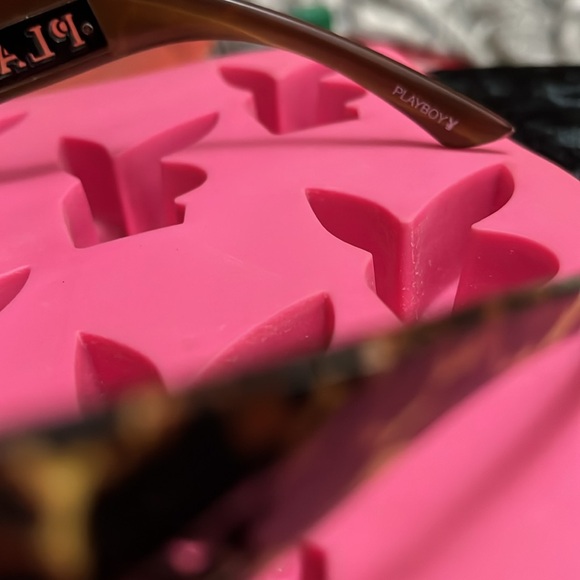 ππΈππΈπ PLAYBOY SUNGLASSES I WORE THEM ONCEππΈππΈπ - Picture 4 of 5